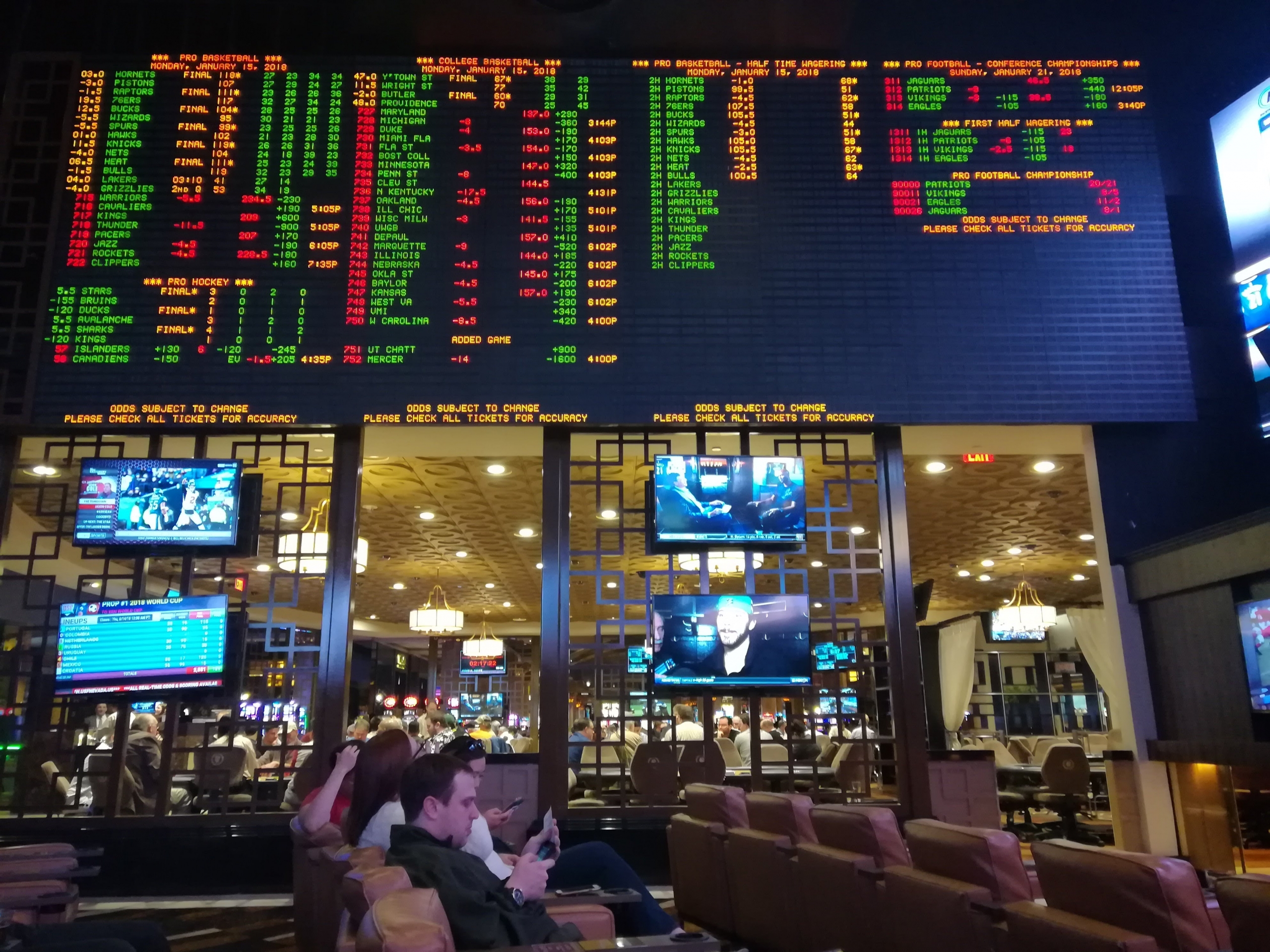 Betting on Baseball and Hockey Betting Are Done Differently